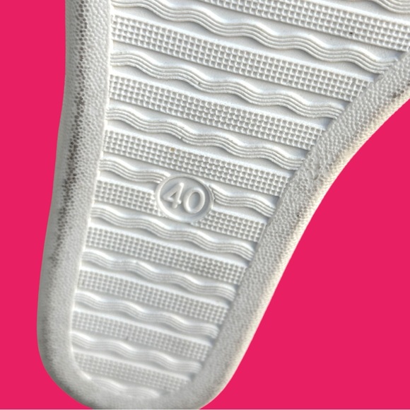 White Lizard Textured PU Leather Golden Eagle Side Zip Platform Sneakers (Sz 10) - Picture 10 of 11